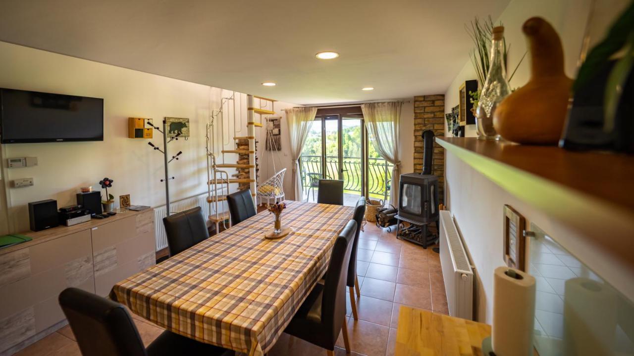 פוז'ינה Specious Apartment Manitu In Forest Countryside מראה חיצוני תמונה