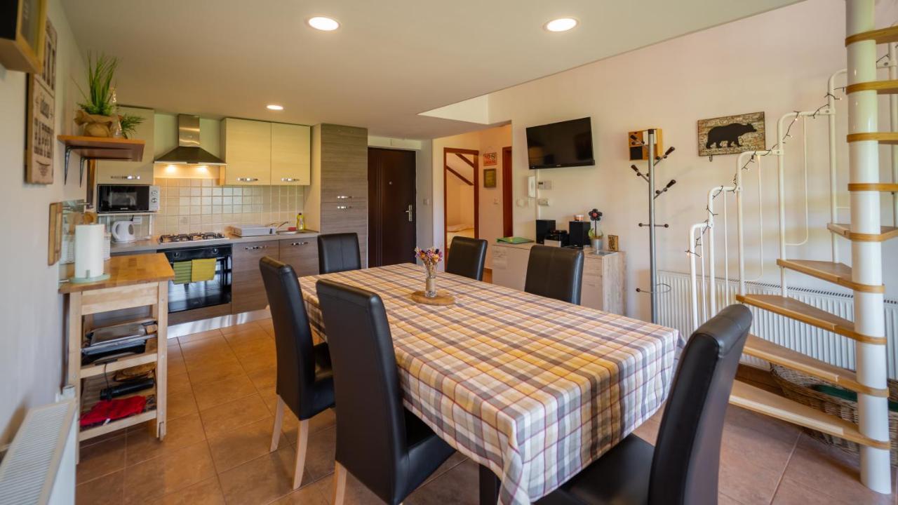פוז'ינה Specious Apartment Manitu In Forest Countryside מראה חיצוני תמונה