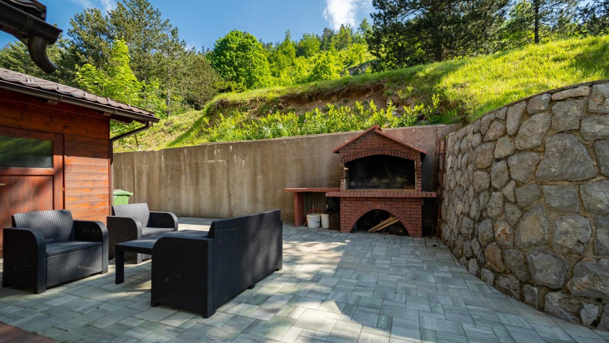 פוז'ינה Specious Apartment Manitu In Forest Countryside מראה חיצוני תמונה